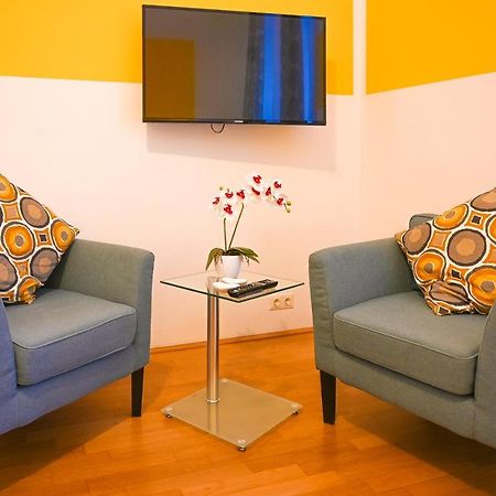 Backpacker Apartment Hofburg Виена Екстериор снимка